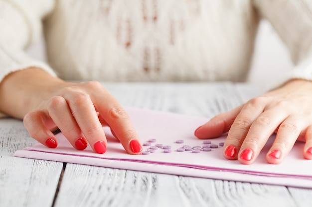 Gdzie można kupić sztuczne paznokcie przewodnik po najlepszych miejscach?