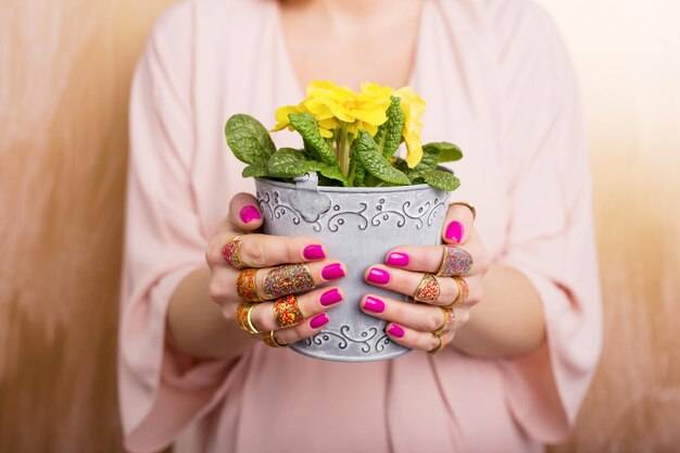 Jaki kolor paznokci wybrać na wiosnę 2026?