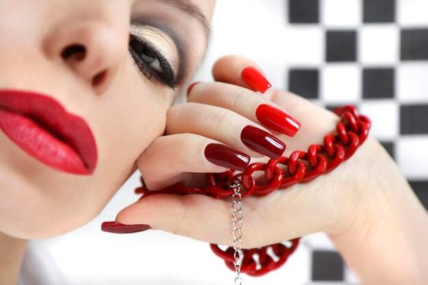 Jakim żelem najlepiej przedłużyć paznokcie?