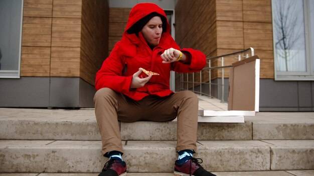 Moda co się teraz nosi w miejskich stylizacjach