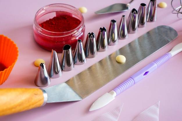 Jak dobrze zrobić manicure hybrydowy w domowym zaciszu?