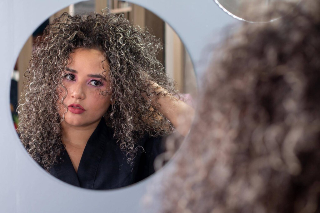 Co zrobić żeby włosy się nie puszyły na wilgoci?