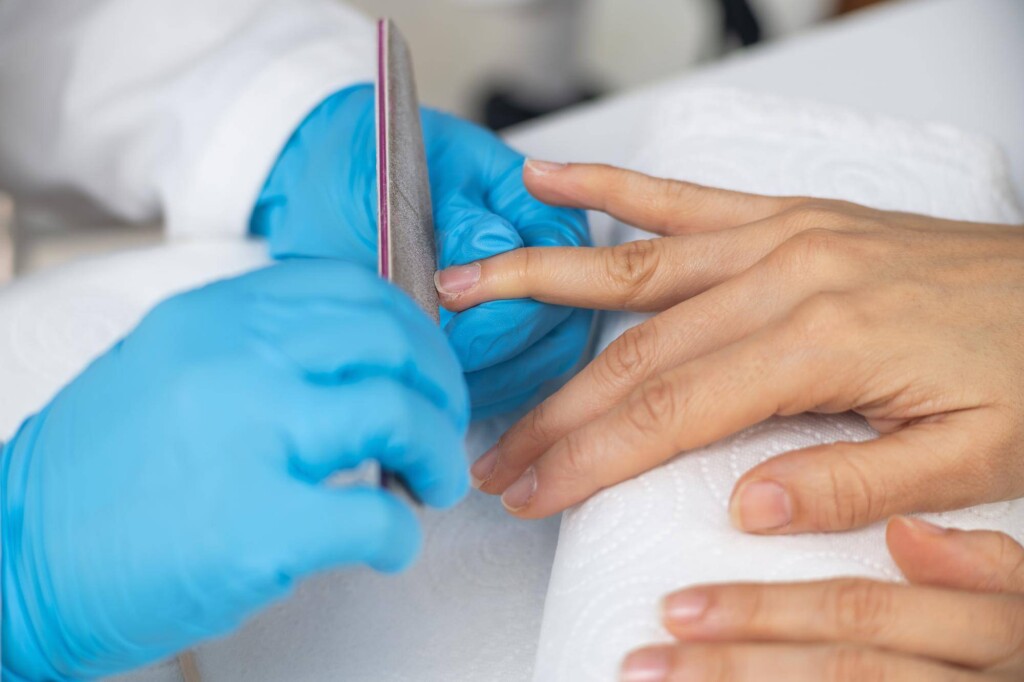 Jak piłować paznokcie na prosto by cieszyć się zadbanym manicure