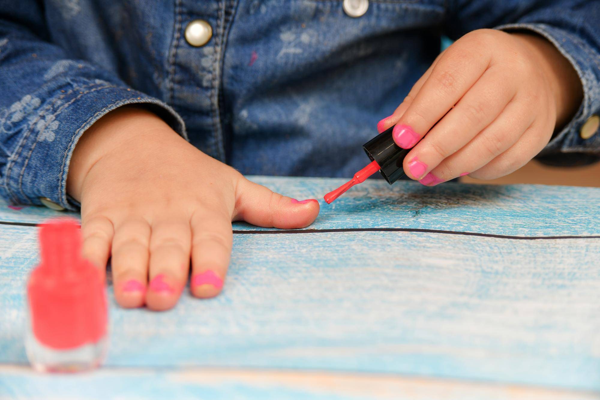 Jak poprawnie zrobić manicure hybrydowy w domowych warunkach?