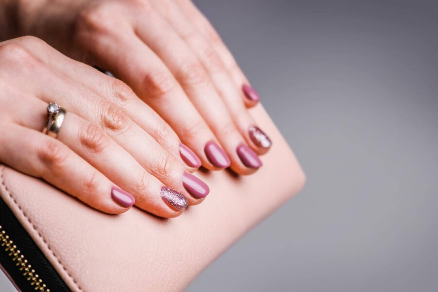 Jaki żel do paznokci żelowych wybrać do domowego manicure?